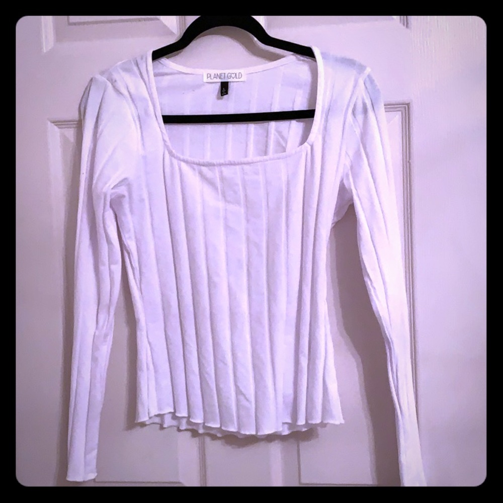 Long sleeved, square neck, ribbed shirt